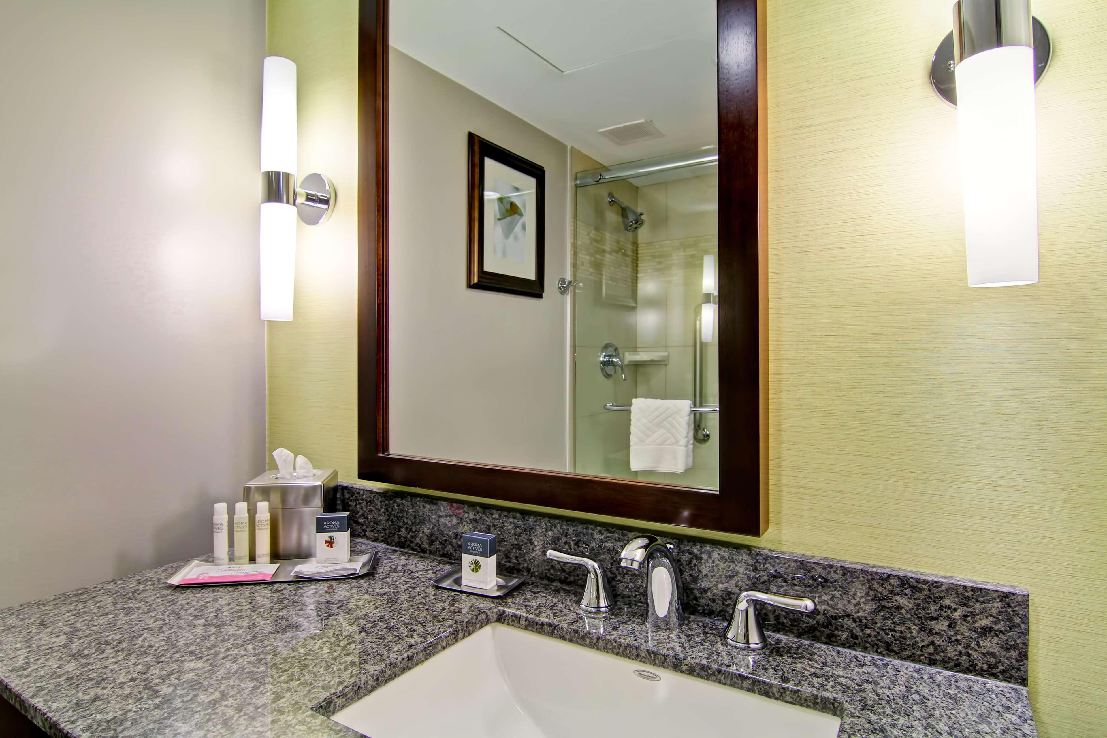 Doubletree By Hilton - Kamloops Hotel Kültér fotó